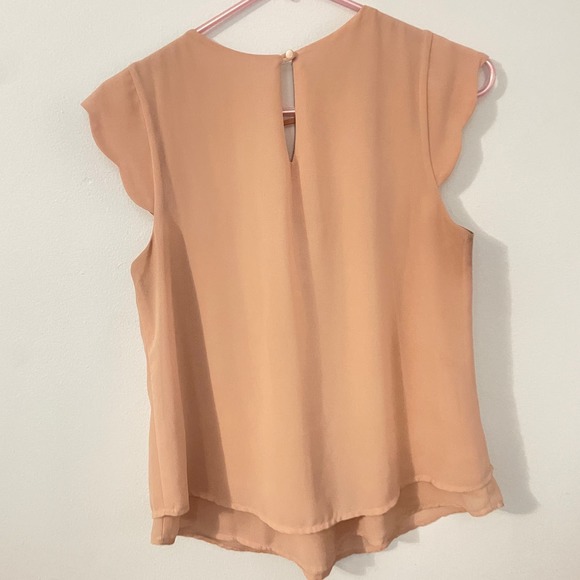 Monteau Peach Scallop Flutter Sleeve Chiffon Pleated Keyhole Top Size Medium - Picture 6 of 6